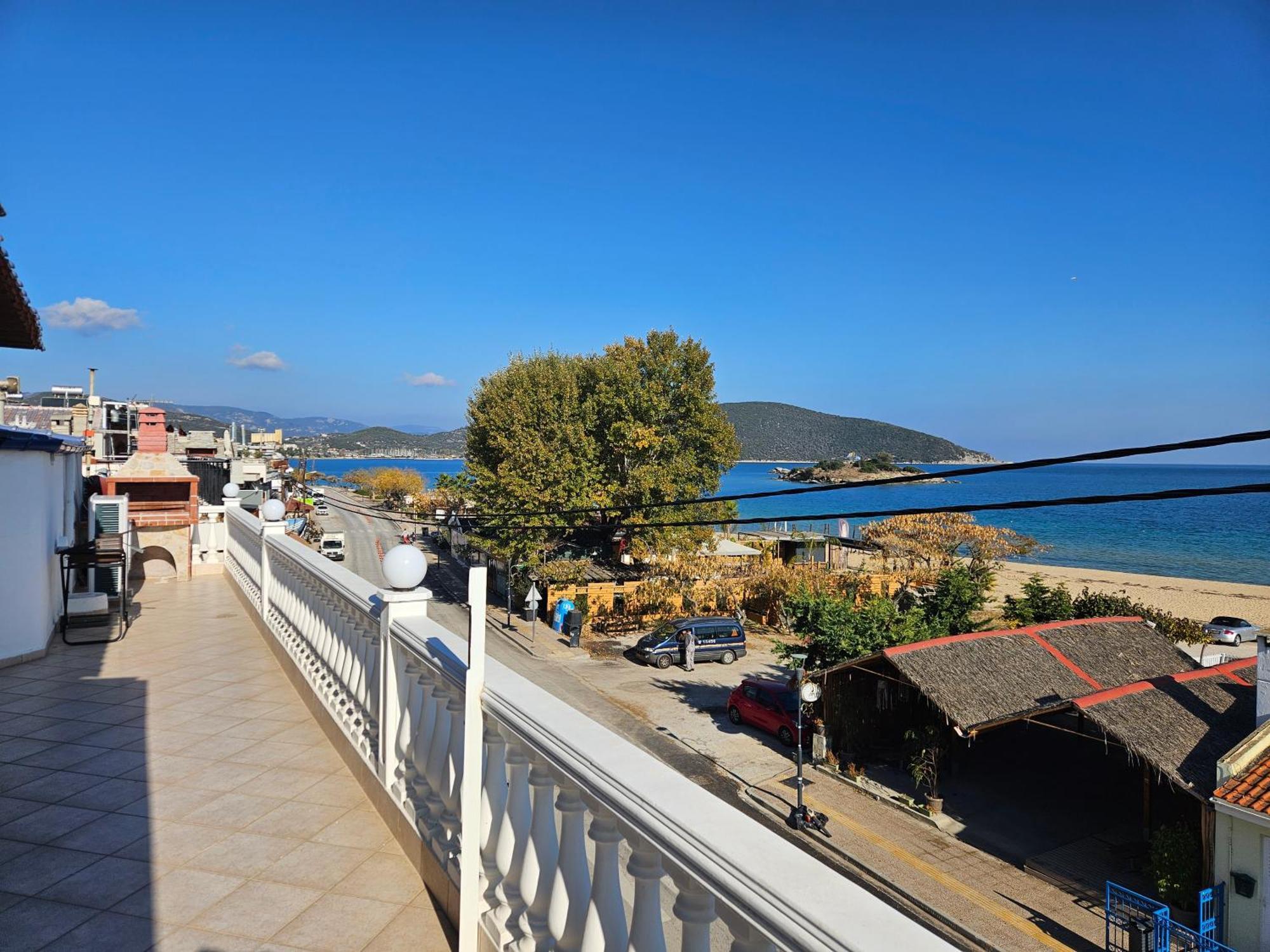 Leonidas Apartments Неа-Перамос Экстерьер фото